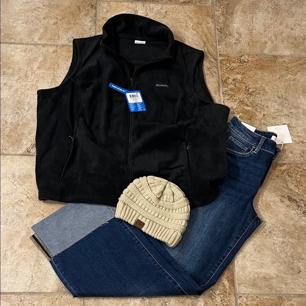 NWT COLUMBIA  Black Sleeveless Fleece Jacket